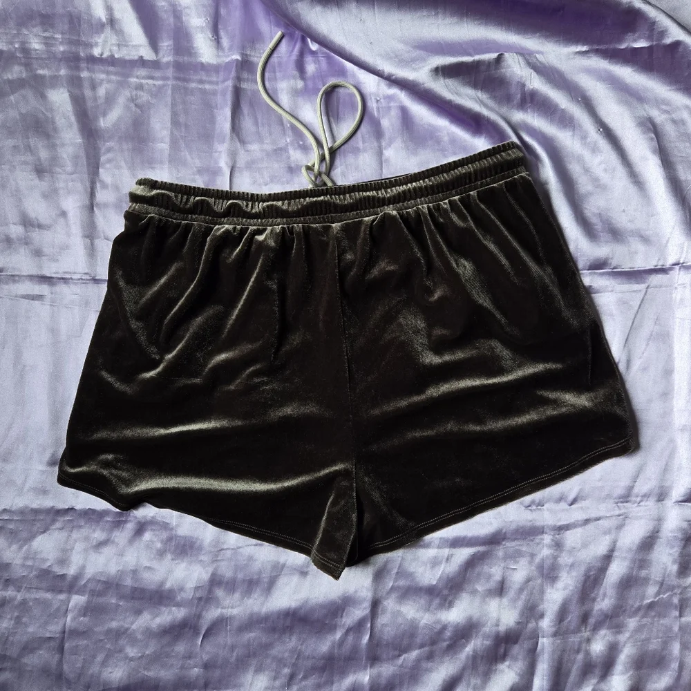 Thorn & Fable Velveteen Ghost Lounge Shorts - Picture 2 of 6